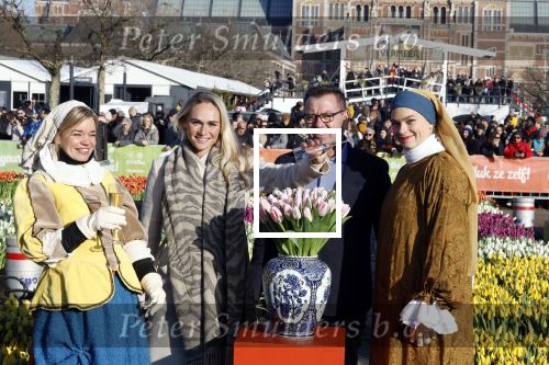Amsterdam 21 januari 2023
Irene Schouten doopt een tulp op het museumplein.