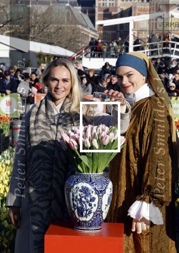 Amsterdam 21 januari 2023
Irene Schouten doopt een tulp op het museumplein.