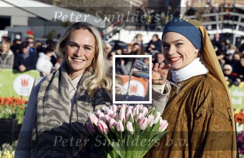 Amsterdam 21 januari 2023
Irene Schouten doopt een tulp op het museumplein.