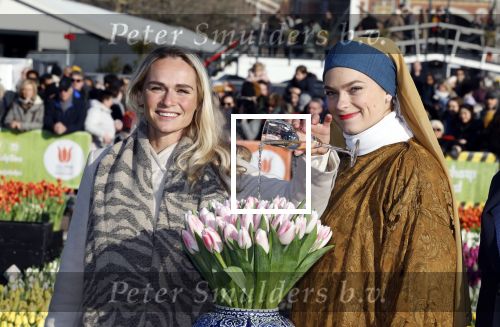 Amsterdam 21 januari 2023
Irene Schouten doopt een tulp op het museumplein.