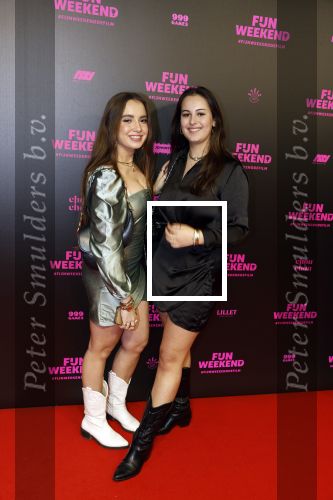 Amsterdam 16 januari 2023
Premiere Fijn weekend in Tuschinski.
De cast bestaat uit oa Sarah Chronis Carolien Spoor Jon karthaus Lisa Zweerman Steef de Bot Kay Greidanus en Aus Greidanus sr. Jada Borsato met een vriendin