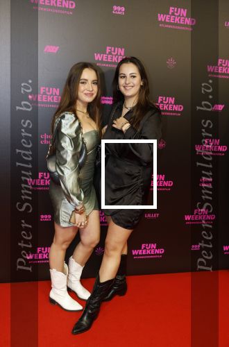 Amsterdam 16 januari 2023
Premiere Fijn weekend in Tuschinski.
De cast bestaat uit oa Sarah Chronis Carolien Spoor Jon karthaus Lisa Zweerman Steef de Bot Kay Greidanus en Aus Greidanus sr. Jada Borsato met een vriendin