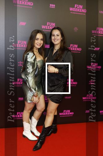 Amsterdam 16 januari 2023
Premiere Fijn weekend in Tuschinski.
De cast bestaat uit oa Sarah Chronis Carolien Spoor Jon karthaus Lisa Zweerman Steef de Bot Kay Greidanus en Aus Greidanus sr. Jada Borsato met een vriendin
