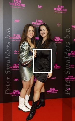 Amsterdam 16 januari 2023
Premiere Fijn weekend in Tuschinski.
De cast bestaat uit oa Sarah Chronis Carolien Spoor Jon karthaus Lisa Zweerman Steef de Bot Kay Greidanus en Aus Greidanus sr. Jada Borsato met een vriendin