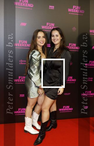 Amsterdam 16 januari 2023
Premiere Fijn weekend in Tuschinski.
De cast bestaat uit oa Sarah Chronis Carolien Spoor Jon karthaus Lisa Zweerman Steef de Bot Kay Greidanus en Aus Greidanus sr. Jada Borsato met een vriendin