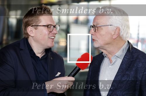 Hilversum 9 januari 2023
Arjan Lubach wordt bij beeld en Geluid gekozen tot mediapersoon van 2022. Andre v Duin reikt hem de prijs uit . Jair Verwerda intervieuwt Jan Slagter