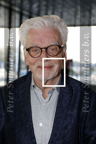 Hilversum 9 januari 2023
Arjan Lubach wordt bij beeld en Geluid gekozen tot mediapersoon van 2022. Andre v Duin reikt hem de prijs uit . Jan Slagter