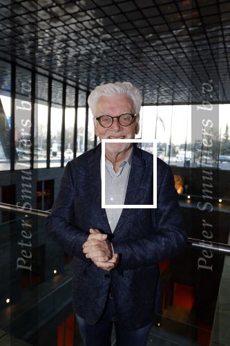 Hilversum 9 januari 2023
Arjan Lubach wordt bij beeld en Geluid gekozen tot mediapersoon van 2022. Andre v Duin reikt hem de prijs uit . Jan Slagter