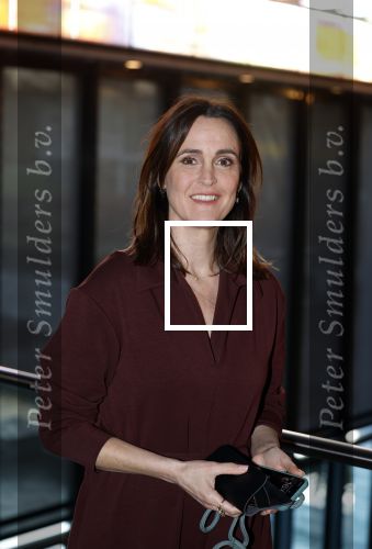 Hilversum 9 januari 2023
Arjan Lubach wordt bij beeld en Geluid gekozen tot mediapersoon van 2022. Andre v Duin reikt hem de prijs uit . Jeanine Abbring