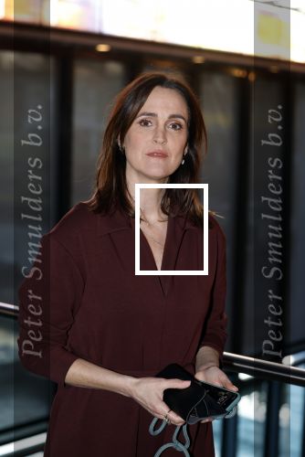 Hilversum 9 januari 2023
Arjan Lubach wordt bij beeld en Geluid gekozen tot mediapersoon van 2022. Andre v Duin reikt hem de prijs uit . Jeanine Abbring