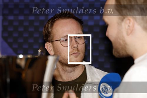 Hilversum 9 januari 2023
Arjan Lubach wordt bij beeld en Geluid gekozen tot mediapersoon van 2022. Andre v Duin reikt hem de prijs uit . Jordi Versteegden