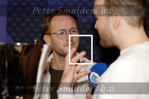 Hilversum 9 januari 2023
Arjan Lubach wordt bij beeld en Geluid gekozen tot mediapersoon van 2022. Andre v Duin reikt hem de prijs uit . Jordi Versteegden