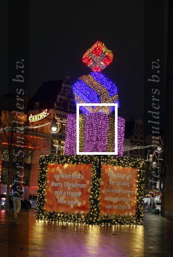 Amsterdam 20 en 22 december 2022
Kerstsfeer op de dam met het Paleis op de dam de Bijenkorf en Beursplein 5. Chanel No 5