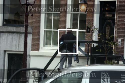 Amsterdam eerste week december 2022
Bij hetbhuis van Prinses Amalia wordt volop gewerkt . Ook is er politie en beveiliging aanwezig . Er wonen inmiddels ook al weer medestudenten in het pand.