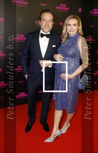Amsterdam 16 januari 2023
Premiere Fijn weekend in Tuschinski.
De cast bestaat uit oa Sarah Chronis Carolien Spoor Jon karthaus Lisa Zweerman Steef de Bot Kay Greidanus en Aus Greidanus sr. Laurien Verstraten zwanger met partner