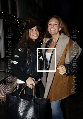 Amsterdam 9 november 2022
Leontine Ruiters met haar dochter Jada Borsato bij presentatie Iris Zeilstra.