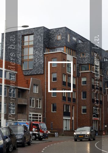 Alkmaar 21 december 2022
Mary Borsato en .... arriveren op de verjaardag van Marco Borsato bij zijn appartement.
