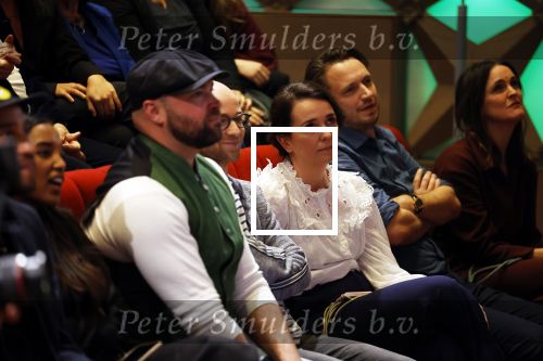 Hilversum 9 januari 2023
Arjan Lubach wordt bij beeld en Geluid gekozen tot mediapersoon van 2022. Andre v Duin reikt hem de prijs uit . Martine de Jong de partner van Arjen Lubach