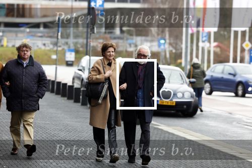 Hilversum 29 december 2022
Bij Beeld en Geluid op het mediapark  konden mensen afscheid nemen van Han Peekel . Martine v Os met haar man