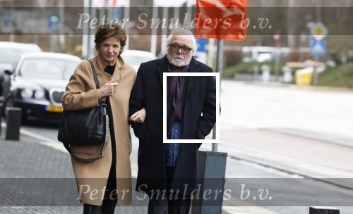 Hilversum 29 december 2022
Bij Beeld en Geluid op het mediapark  konden mensen afscheid nemen van Han Peekel . Martine v Os met haar man