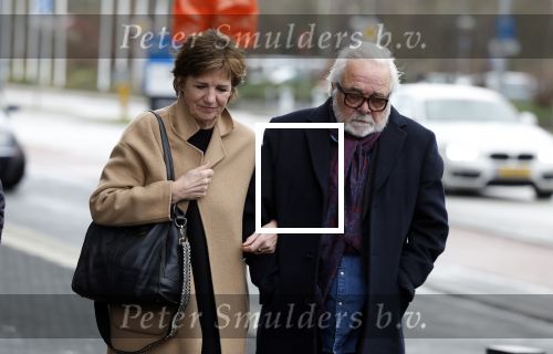 Hilversum 29 december 2022
Bij Beeld en Geluid op het mediapark  konden mensen afscheid nemen van Han Peekel . Martine v Os met haar man