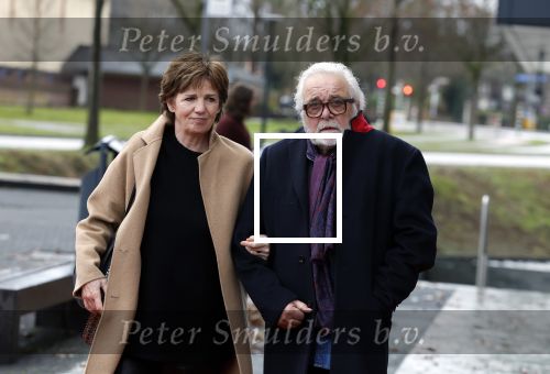Hilversum 29 december 2022
Bij Beeld en Geluid op het mediapark  konden mensen afscheid nemen van Han Peekel . Martine v Os met haar man