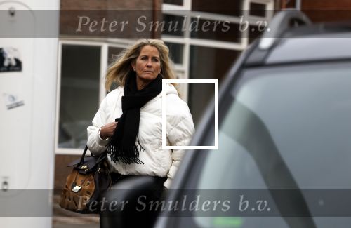 Alkmaar 21 december 2022
Mary Borsato en .... arriveren op de verjaardag van Marco Borsato bij zijn appartement.
