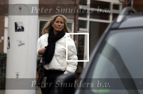 Alkmaar 21 december 2022
Mary Borsato en .... arriveren op de verjaardag van Marco Borsato bij zijn appartement.
