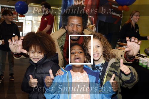 Amsterdam 27 maart 2022
Premiere Sonic in Pathe arena met in de hoofdrollen Najib Amhali Carolina Dijkhuizen . Mike libanon met zoons
