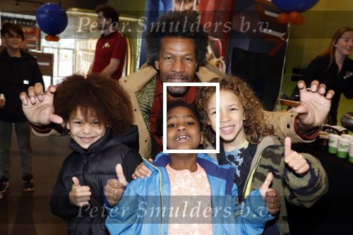 Amsterdam 27 maart 2022
Premiere Sonic in Pathe arena met in de hoofdrollen Najib Amhali Carolina Dijkhuizen . Mike libanon met zoons