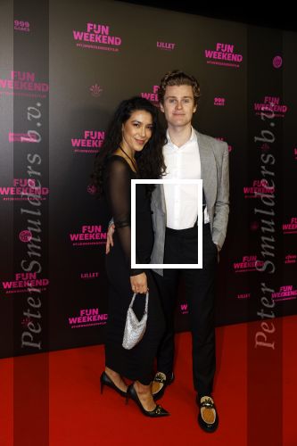 Amsterdam 16 januari 2023
Premiere Fijn weekend in Tuschinski.
De cast bestaat uit oa Sarah Chronis Carolien Spoor Jon karthaus Lisa Zweerman Steef de Bot Kay Greidanus en Aus Greidanus sr. Moise Trustfull en Kaj v d Voort
