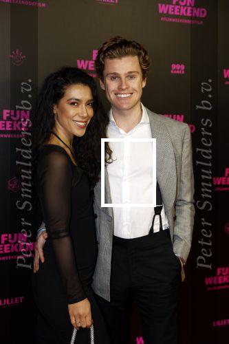 Amsterdam 16 januari 2023
Premiere Fijn weekend in Tuschinski.
De cast bestaat uit oa Sarah Chronis Carolien Spoor Jon karthaus Lisa Zweerman Steef de Bot Kay Greidanus en Aus Greidanus sr. Moise Trustfull en Kaj v d Voort