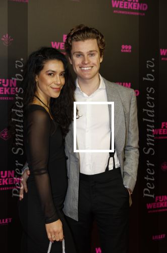 Amsterdam 16 januari 2023
Premiere Fijn weekend in Tuschinski.
De cast bestaat uit oa Sarah Chronis Carolien Spoor Jon karthaus Lisa Zweerman Steef de Bot Kay Greidanus en Aus Greidanus sr. Moise Trustfull en Kaj v d Voort