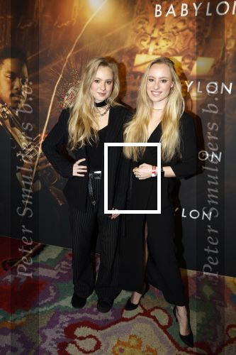 Amsterdam 9 januari 2022
Premiere Babylon in Tuschinski. 
Mylene Waalewijn en Rosanne Waalewijn
