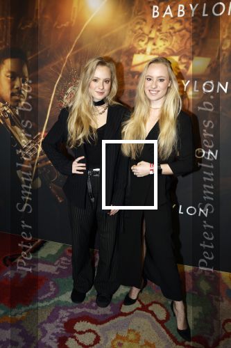 Amsterdam 9 januari 2022
Premiere Babylon in Tuschinski. 
Mylene Waalewijn en Rosanne Waalewijn