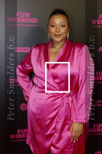Amsterdam 16 januari 2023
Premiere Fijn weekend in Tuschinski.
De cast bestaat uit oa Sarah Chronis Carolien Spoor Jon karthaus Lisa Zweerman Steef de Bot Kay Greidanus en Aus Greidanus sr. Noel v Kleef