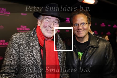 Amsterdam 16 januari 2023
Premiere Fijn weekend in Tuschinski.
De cast bestaat uit oa Sarah Chronis Carolien Spoor Jon karthaus Lisa Zweerman Steef de Bot Kay Greidanus en Aus Greidanus sr. Peter Faber