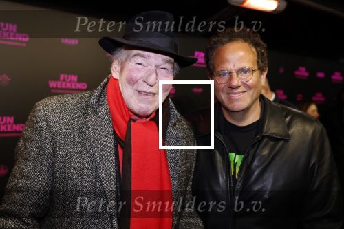 Amsterdam 16 januari 2023
Premiere Fijn weekend in Tuschinski.
De cast bestaat uit oa Sarah Chronis Carolien Spoor Jon karthaus Lisa Zweerman Steef de Bot Kay Greidanus en Aus Greidanus sr. Peter Faber