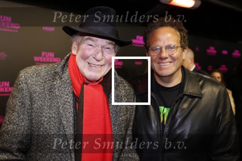 Amsterdam 16 januari 2023
Premiere Fijn weekend in Tuschinski.
De cast bestaat uit oa Sarah Chronis Carolien Spoor Jon karthaus Lisa Zweerman Steef de Bot Kay Greidanus en Aus Greidanus sr. Peter Faber