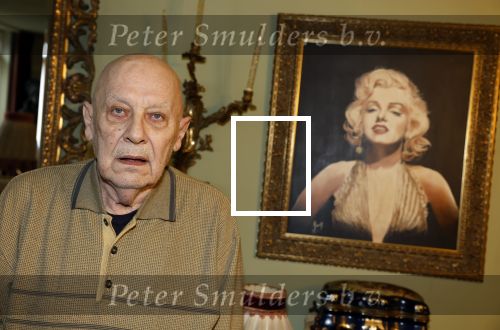 Den Haag 31 december 2022
Paragnost / helderziende Peter Seeland in zijn huis / appartement in Den Haag.