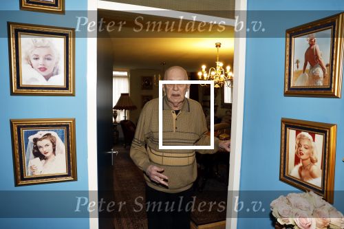 Den Haag 31 december 2022
Paragnost / helderziende Peter Seeland in zijn huis / appartement in Den Haag.