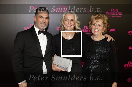 Amsterdam 16 januari 2023
Premiere Fijn weekend in Tuschinski.
De cast bestaat uit oa Sarah Chronis Carolien Spoor Jon karthaus Lisa Zweerman Steef de Bot Kay Greidanus en Aus Greidanus sr.