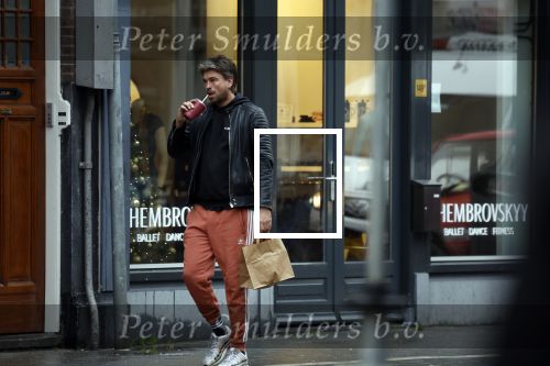 Amsterdam 28 december 2022
Rick Brandsteder haalt vers sapje op de van Woustraat