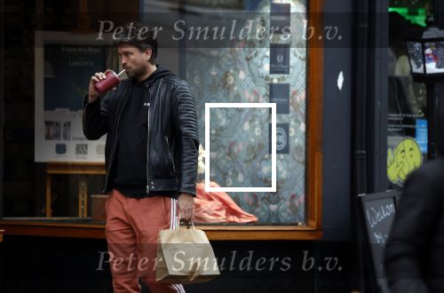 Amsterdam 28 december 2022
Rick Brandsteder haalt vers sapje op de van Woustraat