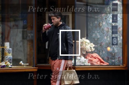 Amsterdam 28 december 2022
Rick Brandsteder haalt vers sapje op de van Woustraat