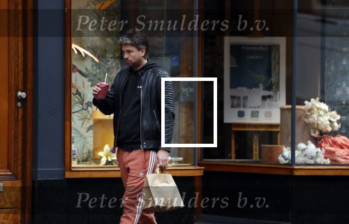 Amsterdam 28 december 2022
Rick Brandsteder haalt vers sapje op de van Woustraat