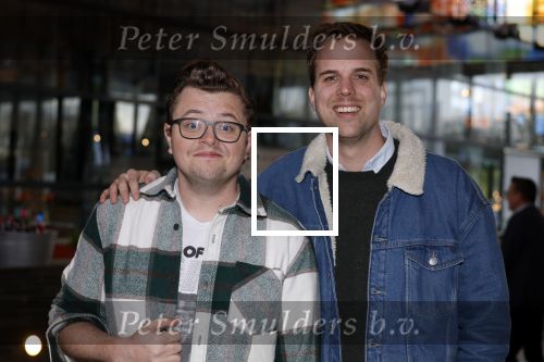 Hilversum 9 januari 2023
Arjan Lubach wordt bij beeld en Geluid gekozen tot mediapersoon van 2022. Andre v Duin reikt hem de prijs uit . Rob Janssen en Wijnand Speelman