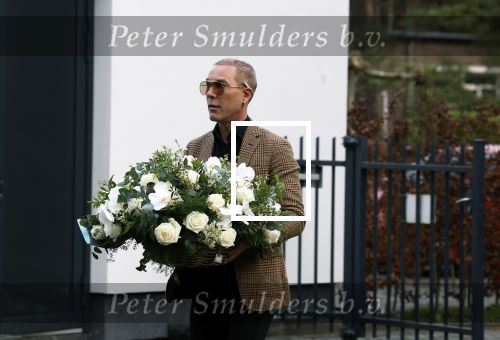 Bilthoven 7 januari 2023
Rogier Smit Oltmans bij het graf van zijn vader Willem Oltmans .