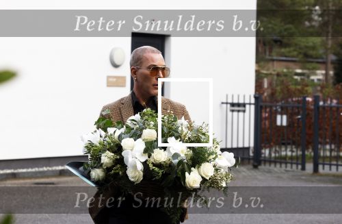 Bilthoven 7 januari 2023
Rogier Smit Oltmans bij het graf van zijn vader Willem Oltmans .