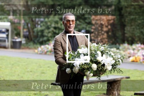 Bilthoven 7 januari 2023
Rogier Smit Oltmans bij het graf van zijn vader Willem Oltmans .